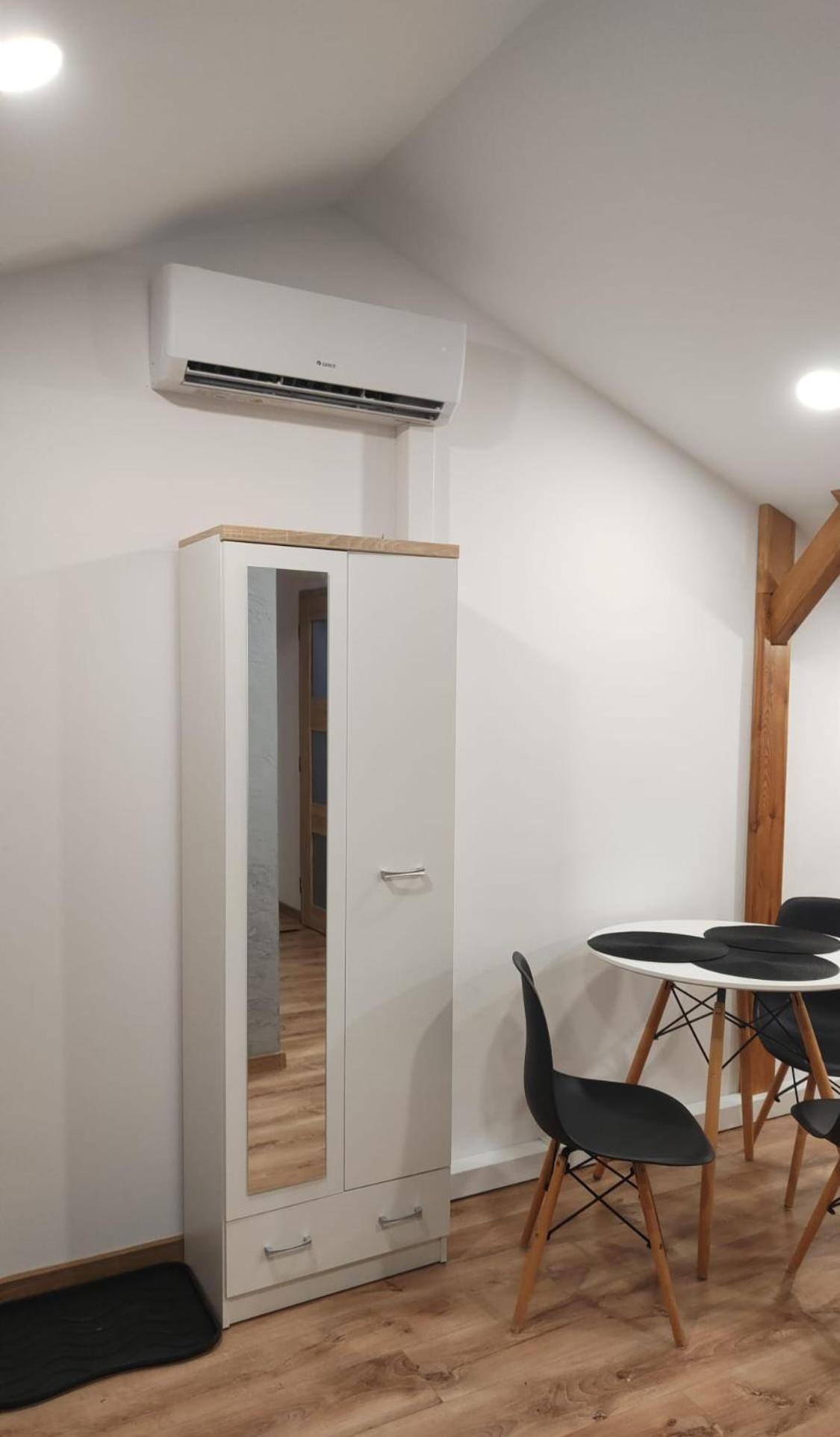 Osiedlove Poddasze Jędrzejów Exterior foto